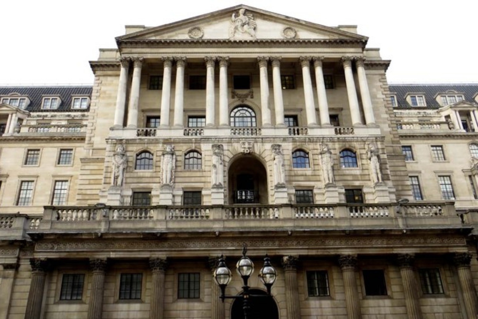 Bank of England sees weakest UK outlook since 2009 on Brexit, global slowdown 